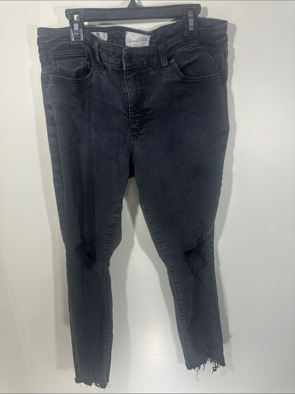 Universal Thread Black mid rise Skinny Jeans with Knee Rips distressed 12/31s